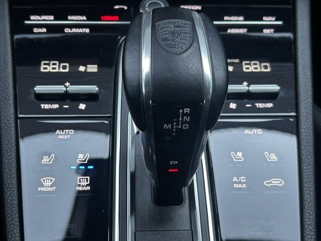Certified 2022 Porsche Cayenne Platinum Edition image 36