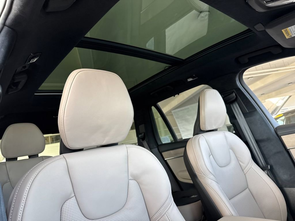 New 2026 Volvo XC90 T8 Ultra w/ Lounge Package image 17