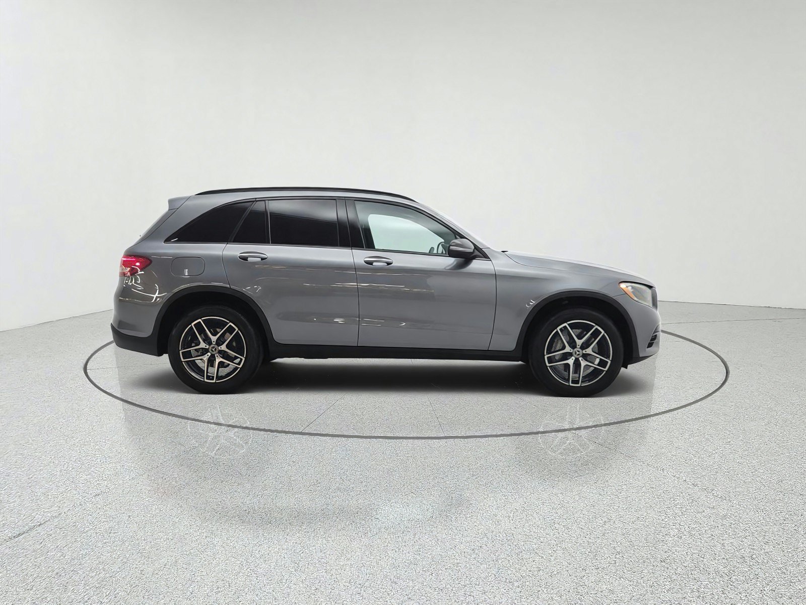 Used 2019 Mercedes-Benz GLC 300 image 4