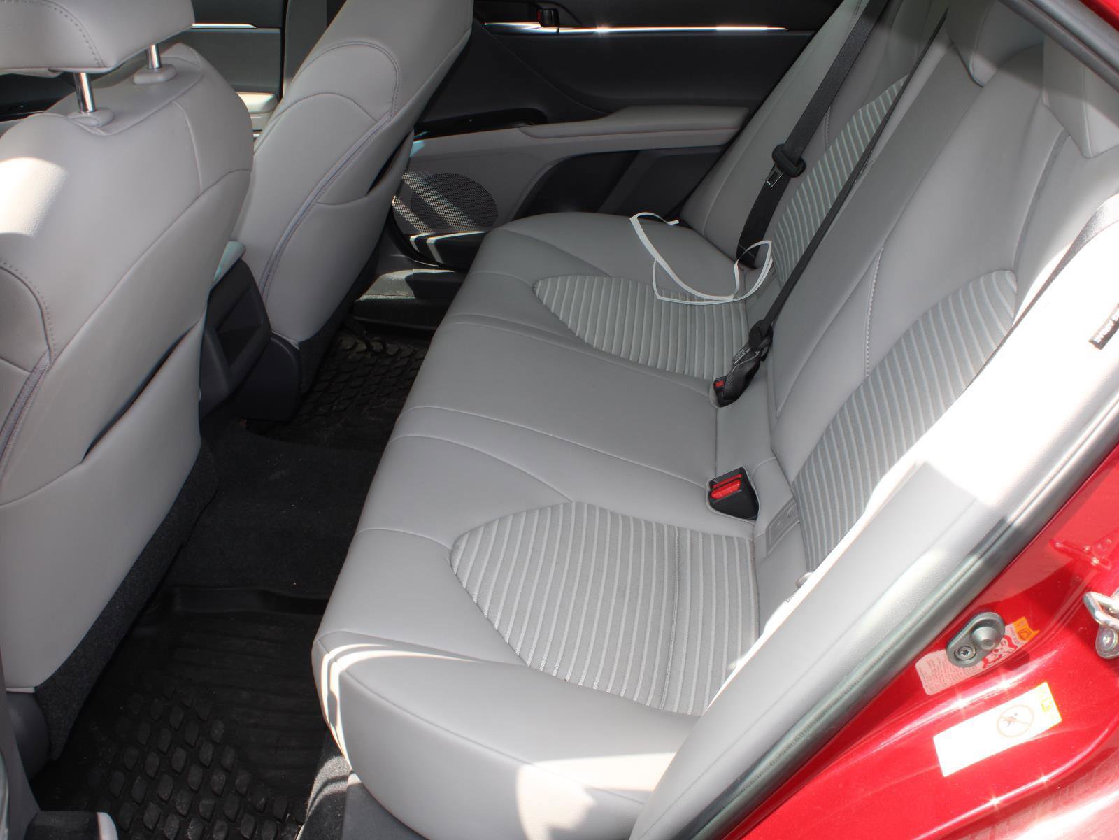 Used 2018 Toyota Camry SE w/ Moonroof Package FWD image 15