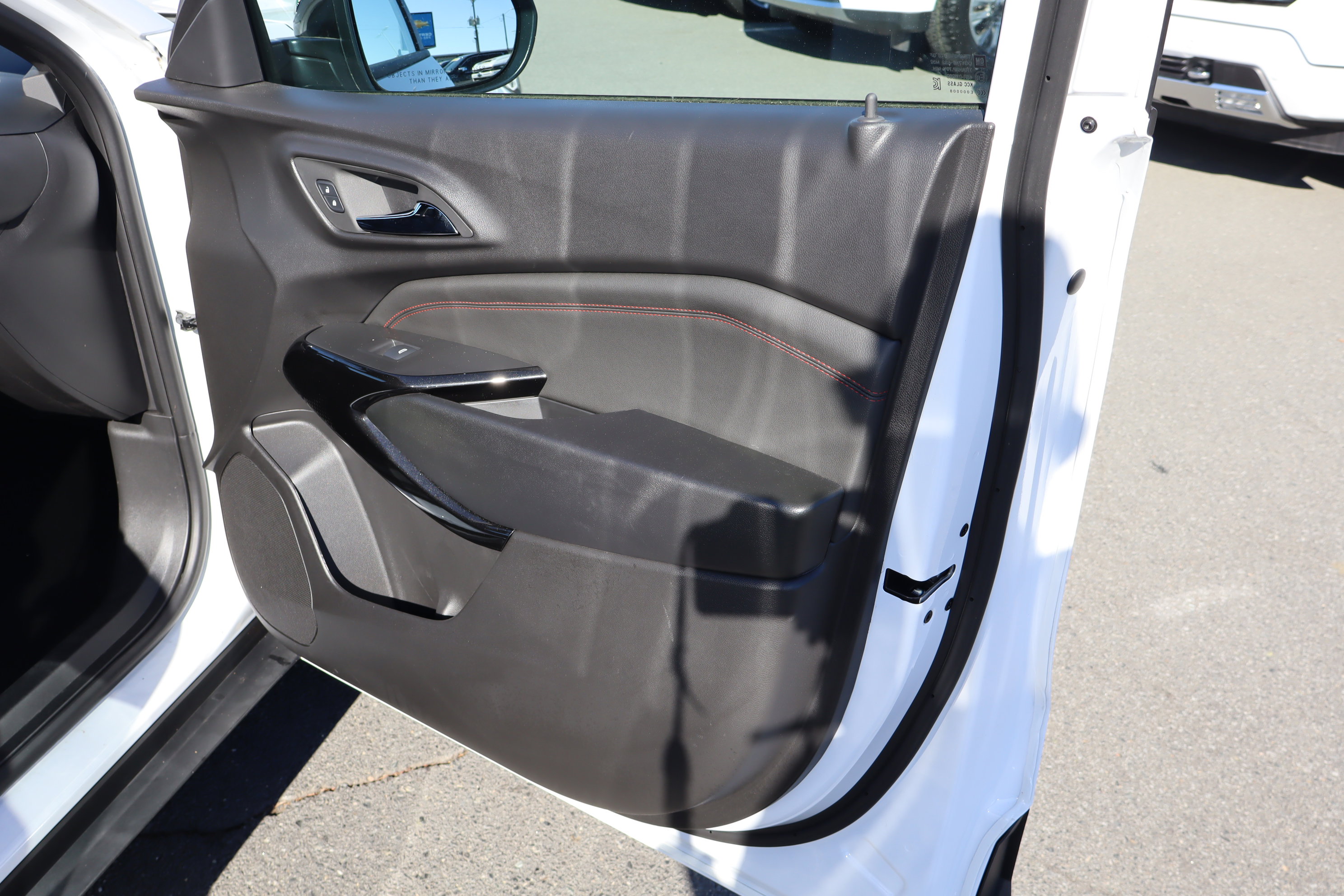 Certified 2024 Chevrolet Trax RS w/ Driver Confidence Package image 36