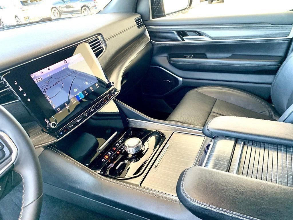 Used 2024 Jeep Wagoneer Series II w/ Flexible Seating Group AWD/4WD image 42