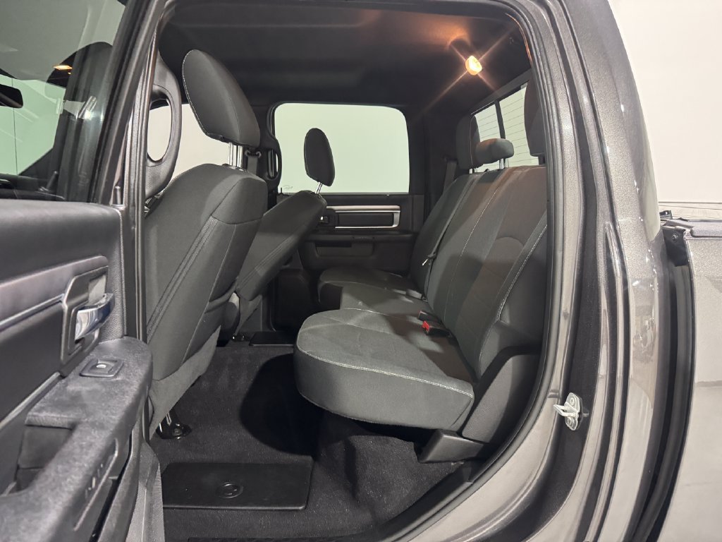 Used 2022 RAM 1500 Warlock AWD/4WD image 19
