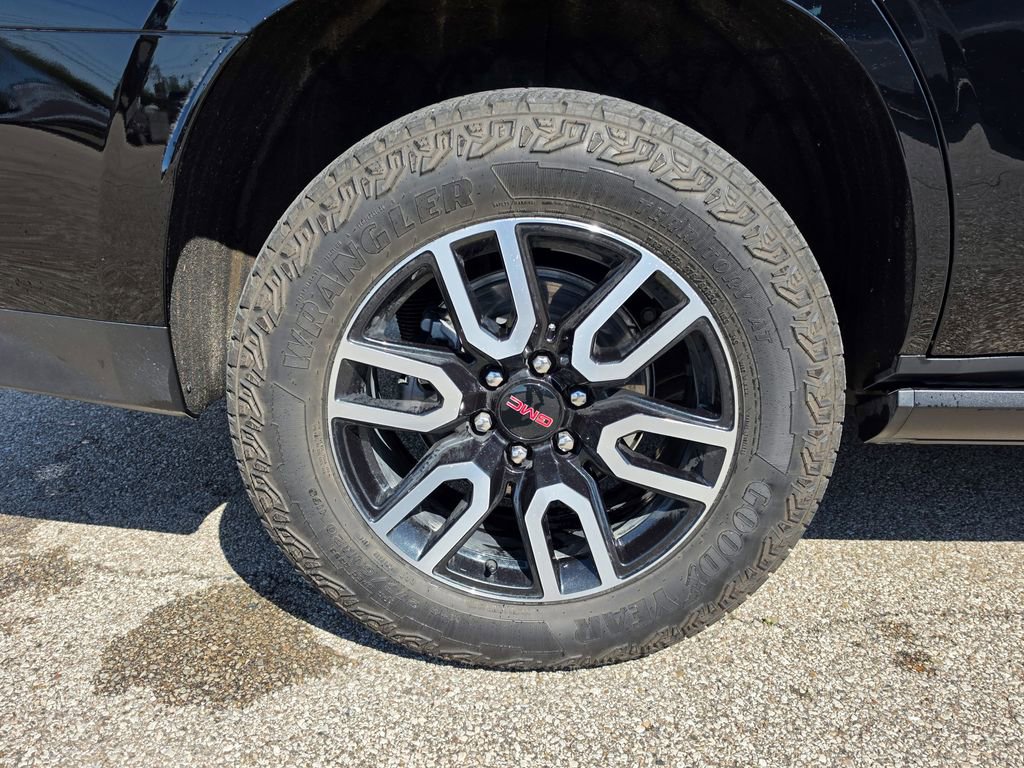 Used 2024 GMC Yukon AT4 w/ AT4 Premium Plus Package AWD/4WD image 40