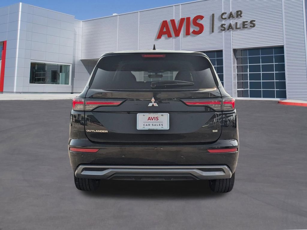 Used 2025 Mitsubishi Outlander SE FWD image 5