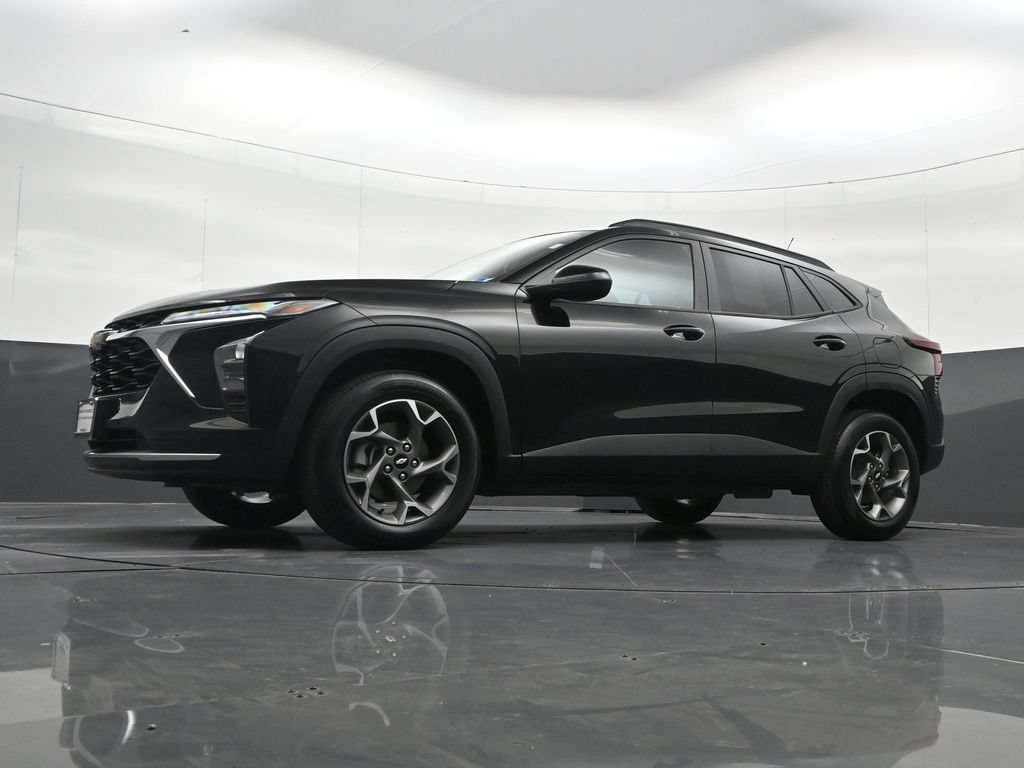 Certified 2026 Chevrolet Trax LT FWD image 30