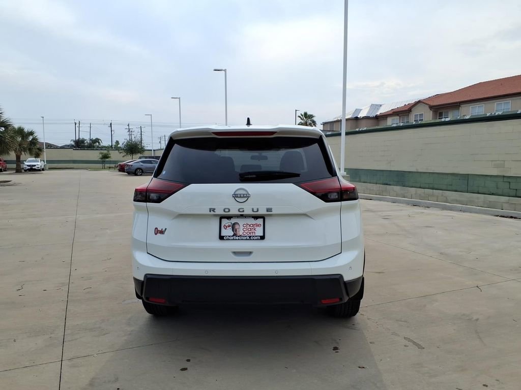 Used 2025 Nissan Rogue S FWD image 4