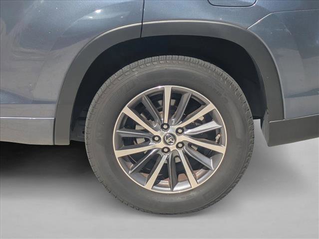 Used 2018 Toyota Highlander XLE image 17