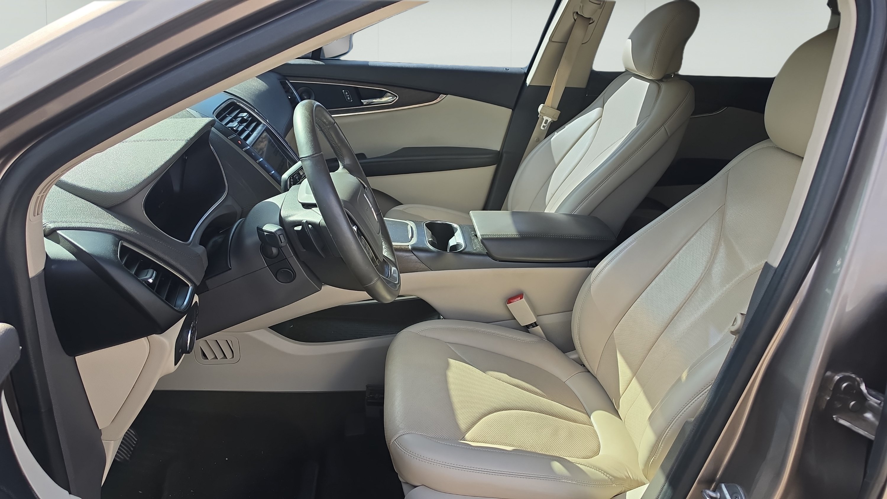 Used 2019 Lincoln Nautilus Reserve w/ Driver Assistance Package FWD image 9
