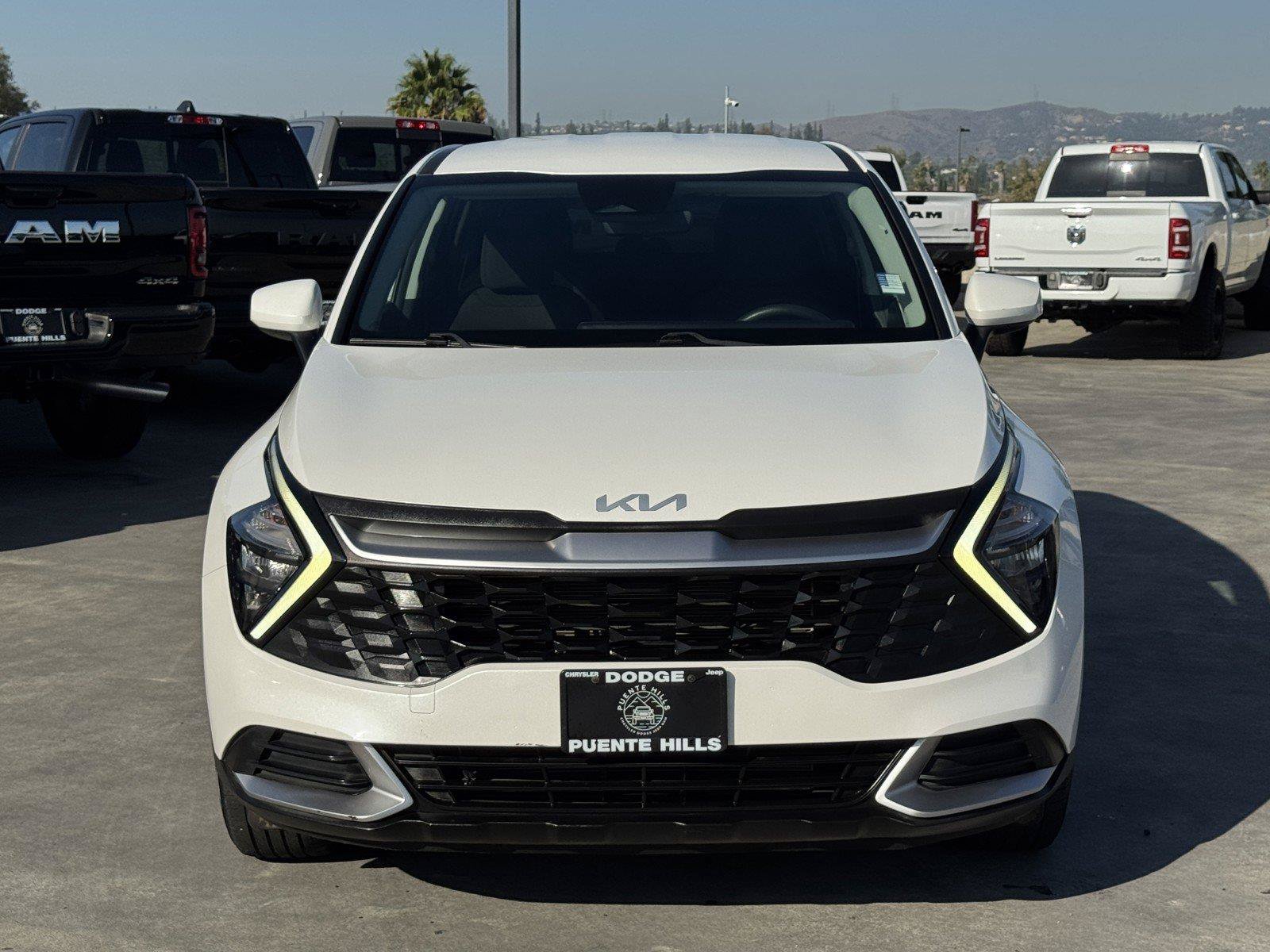 Used 2023 Kia Sportage LX FWD image 2
