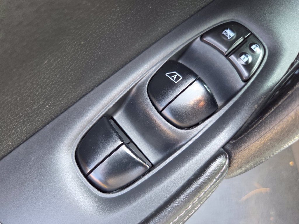 Used 2019 Nissan Rogue SV AWD/4WD image 31