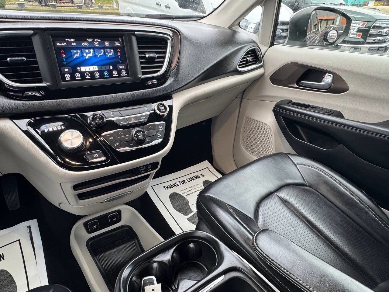 Used 2020 Chrysler Voyager Lxi image 20