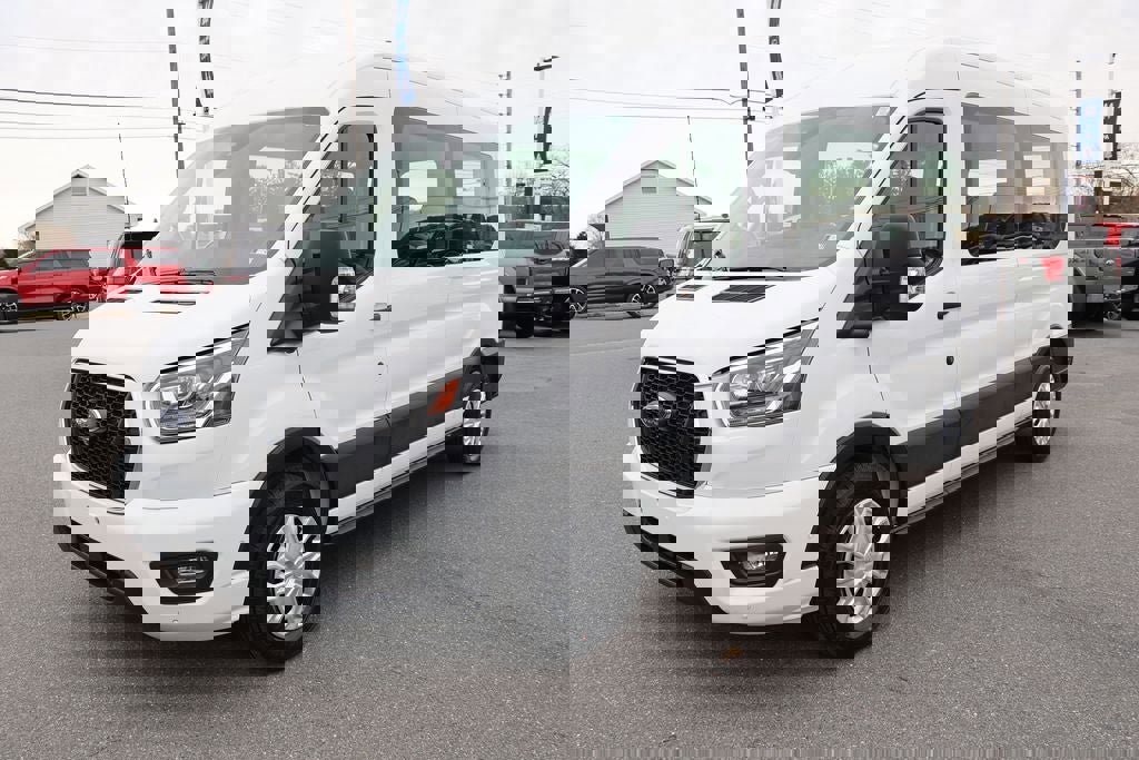 Used 2023 Ford Transit 350 XLT image 2