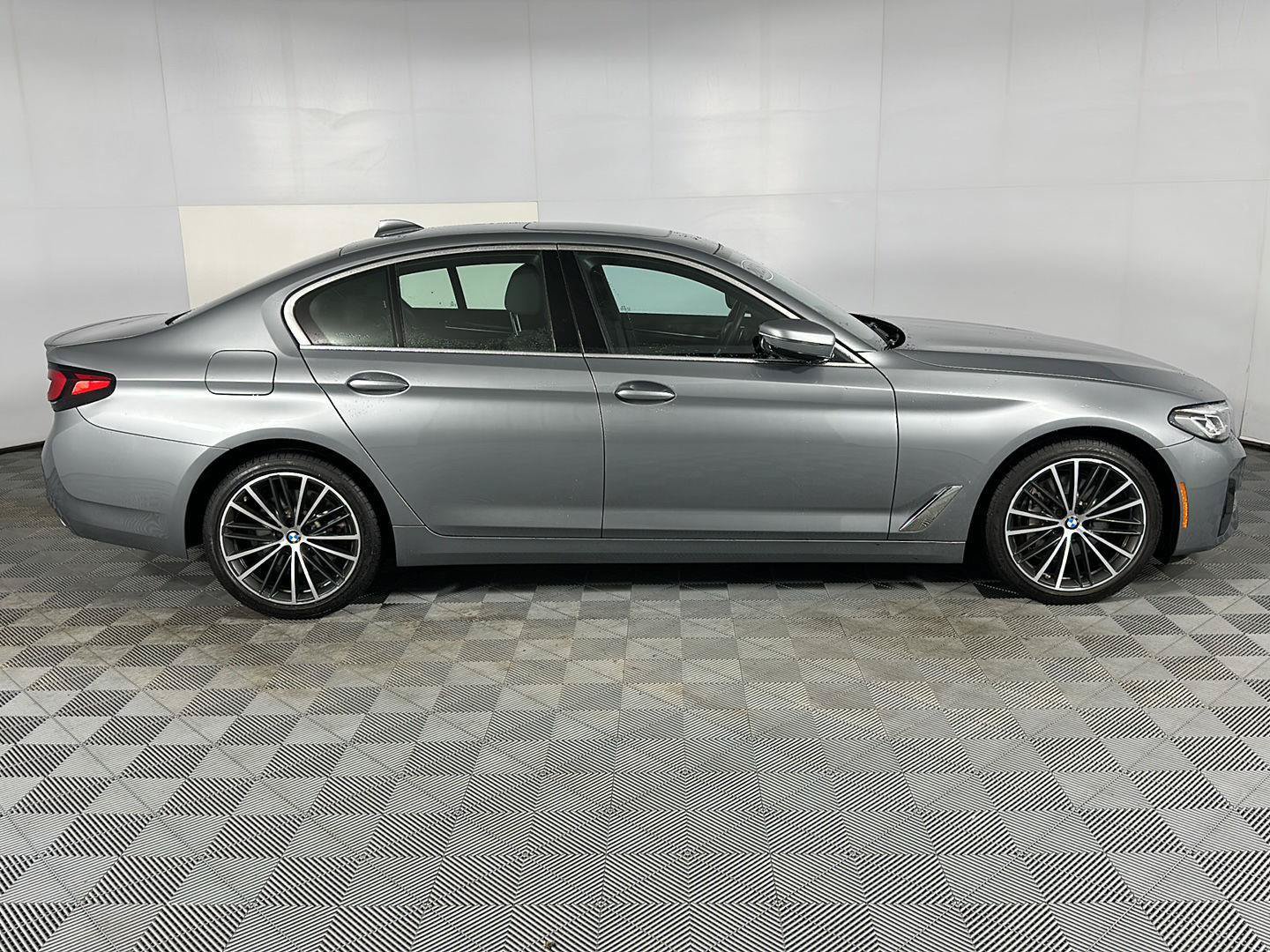 Used 2023 BMW 540i xDrive w/ Premium Package AWD/4WD image 32
