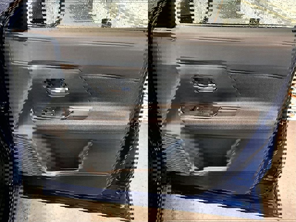 Used 2025 Nissan Kicks SV image 12