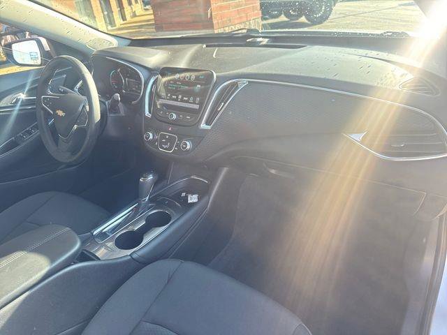 Used 2016 Chevrolet Malibu LT image 25