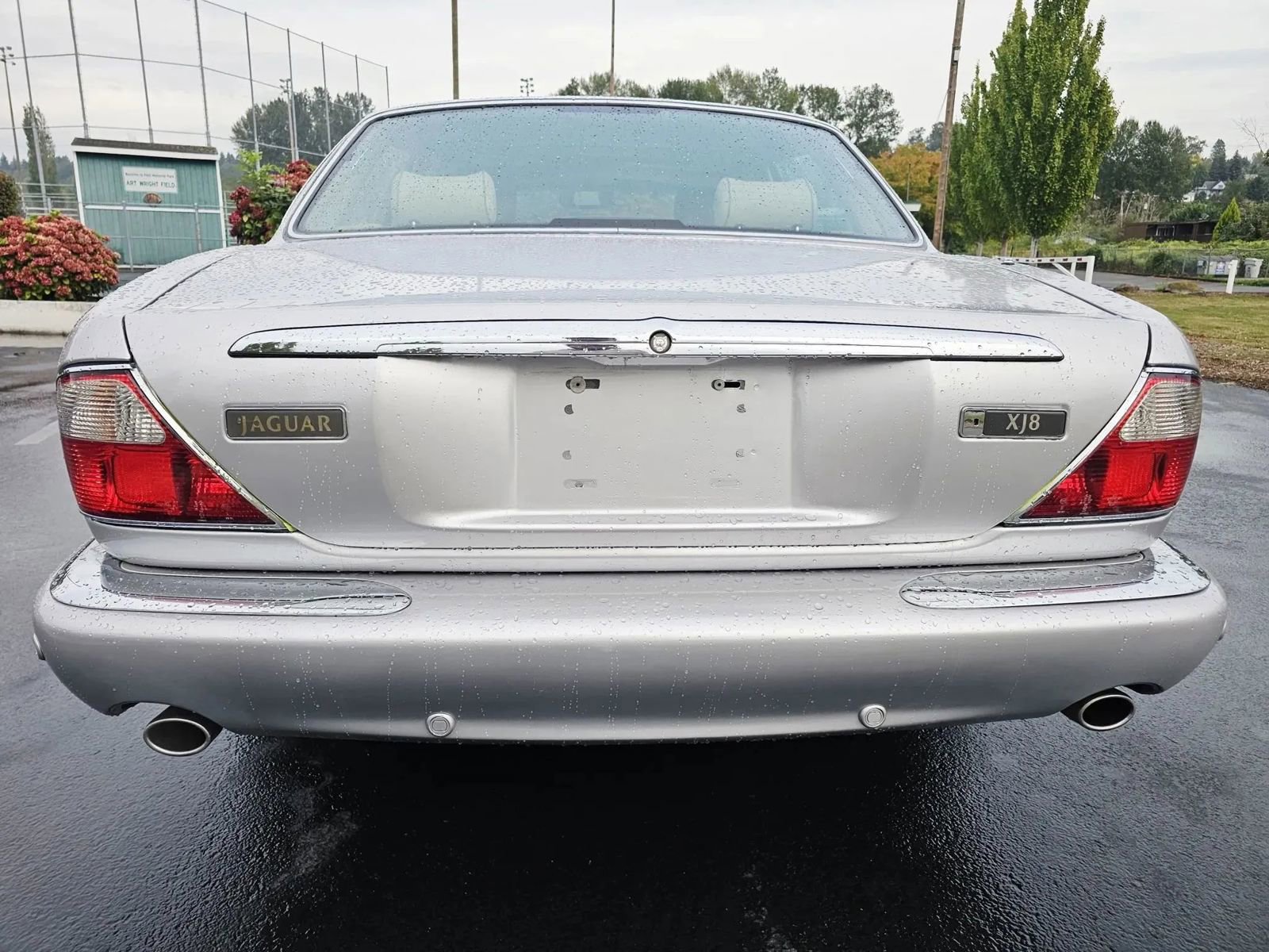 Used 2001 Jaguar XJ8 image 4