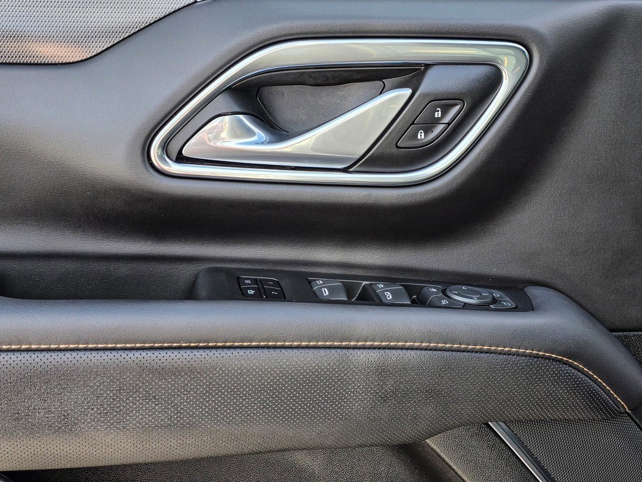 Used 2022 GMC Yukon AT4 w/ Max Trailering Package image 12