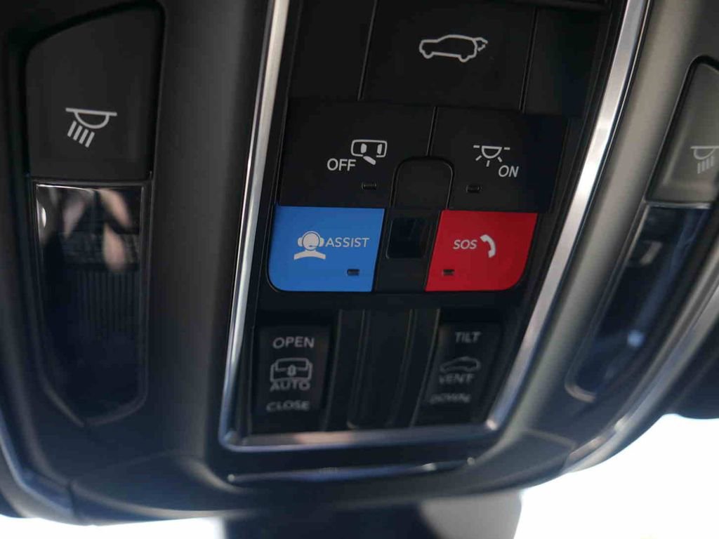 New 2025 Jeep Grand Cherokee Altitude image 35