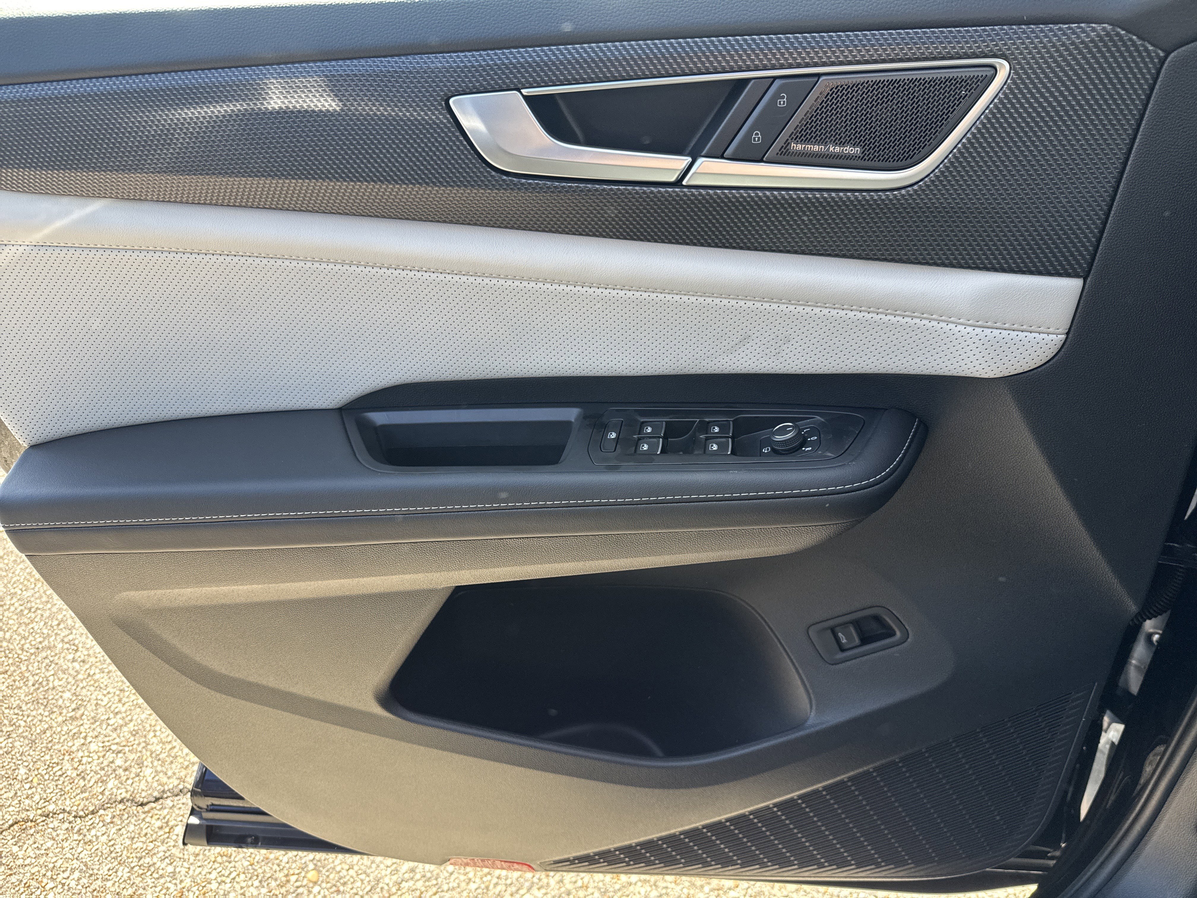 New 2026 Volkswagen Atlas Cross Sport SEL Premium R-Line image 8