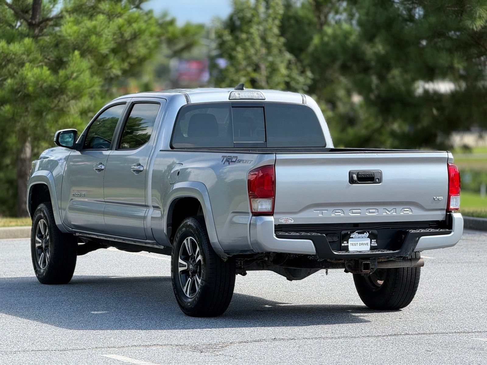Used 2017 Toyota Tacoma TRD Sport w/ Tow Package RWD image 10