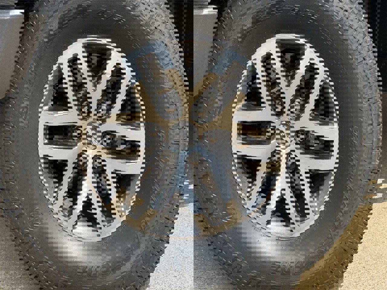 Used 2017 Ford F150 Raptor w/ Equipment Group 802A Luxury image 9