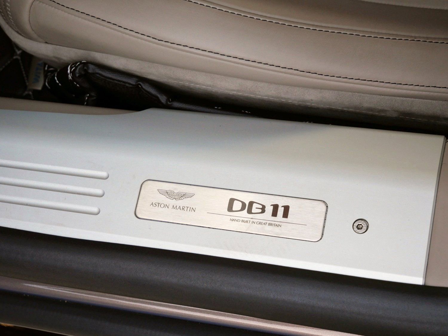 Used 2023 Aston Martin DB11 Coupe image 13