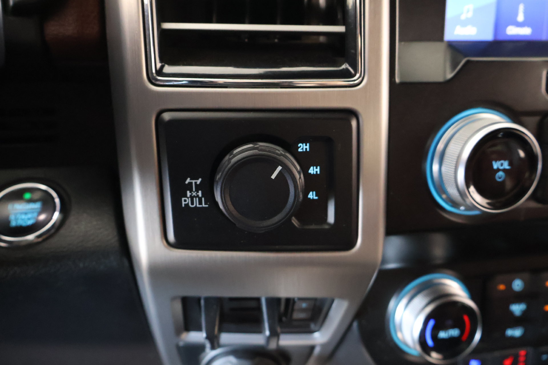 Used 2020 Ford F250 Platinum w/ FX4 Off-Road Package AWD/4WD image 9