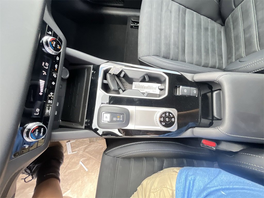 New 2025 Mitsubishi Outlander SE image 20