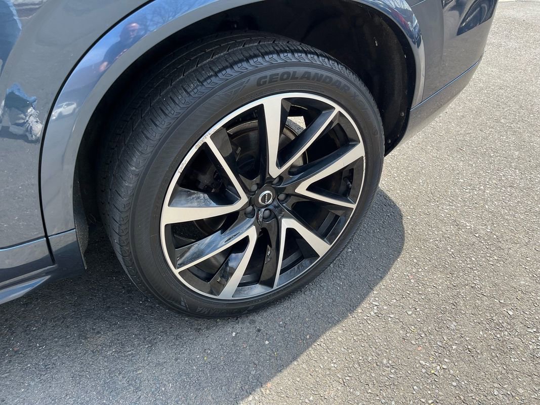 Used 2020 Volvo XC90 T6 Momentum w/ Protection Package Premier image 31