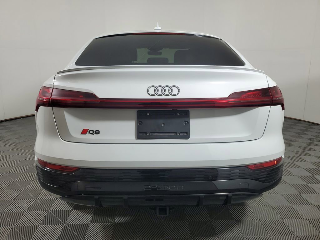 Used 2024 Audi Q8 e-tron Premium Plus image 5