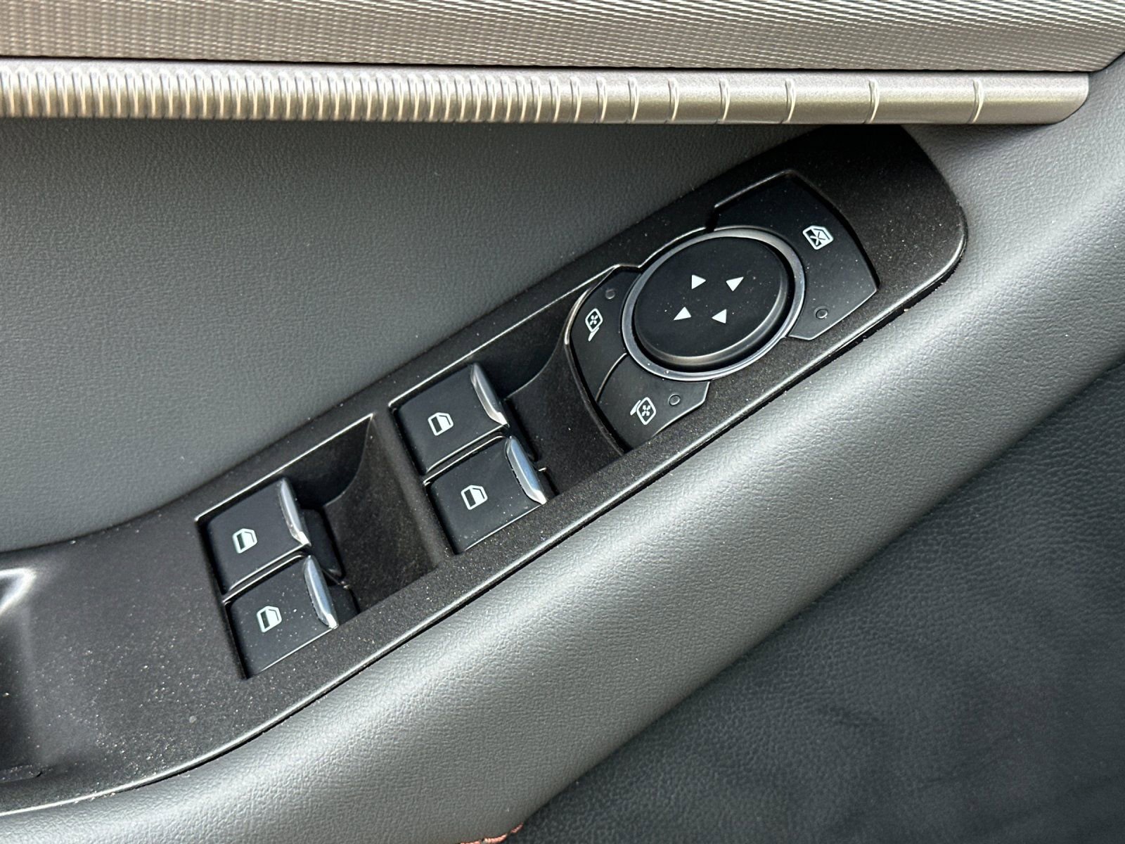 New 2025 Ford Explorer Active w/ Active Comfort Package image 12