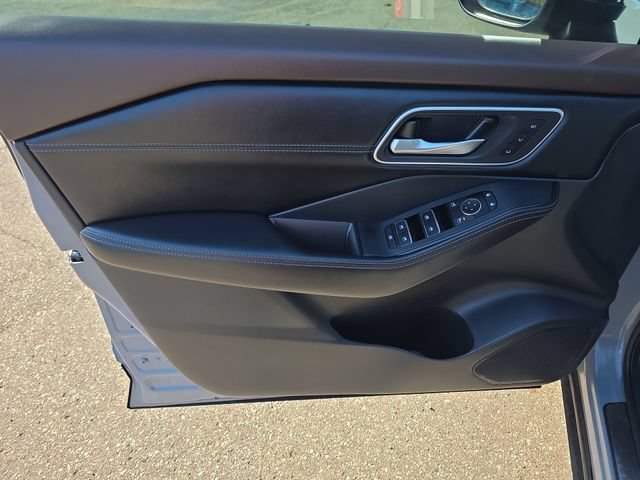 Certified 2023 Nissan Rogue Platinum w/ Platinum Premium Package AWD/4WD image 13