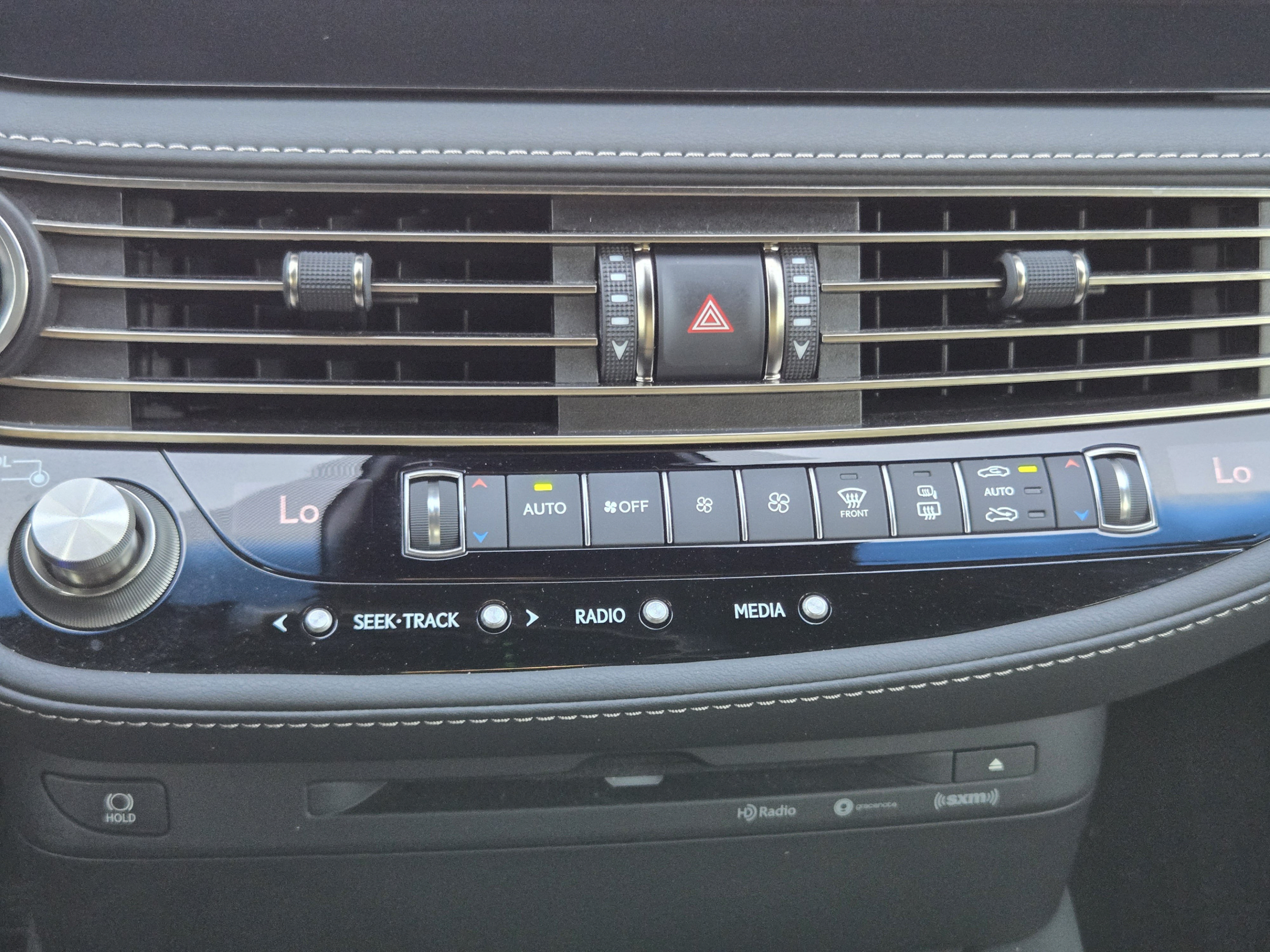 Used 2021 Lexus LS 500 w/ Accessory Package (Z2) RWD image 15