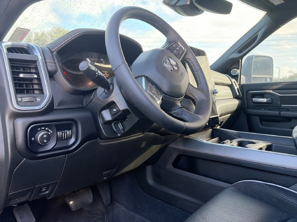 Used 2025 RAM 3500 Laramie AWD/4WD image 12