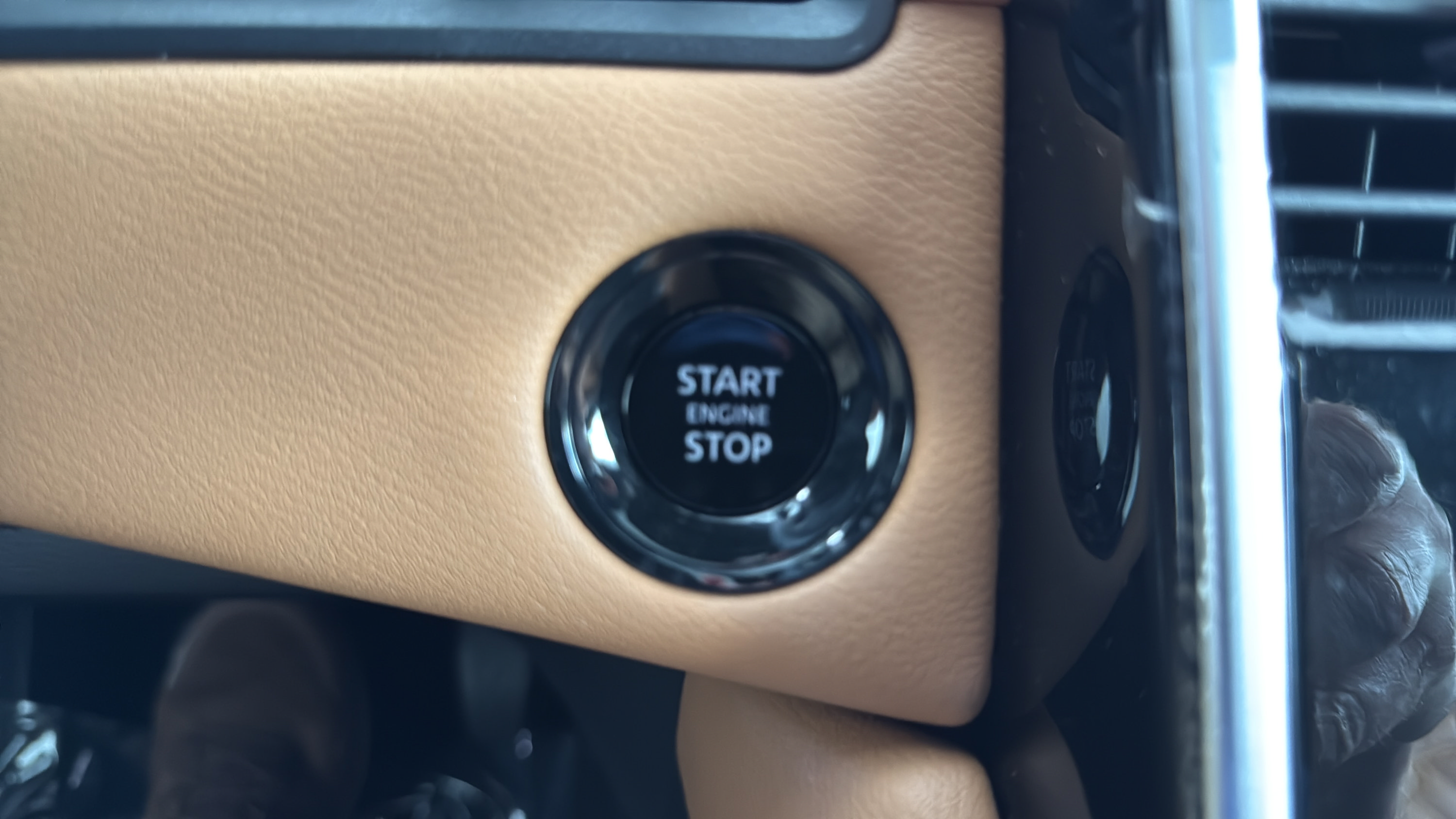 Used 2025 Nissan Armada Platinum Reserve w/ Convenience Package RWD image 43