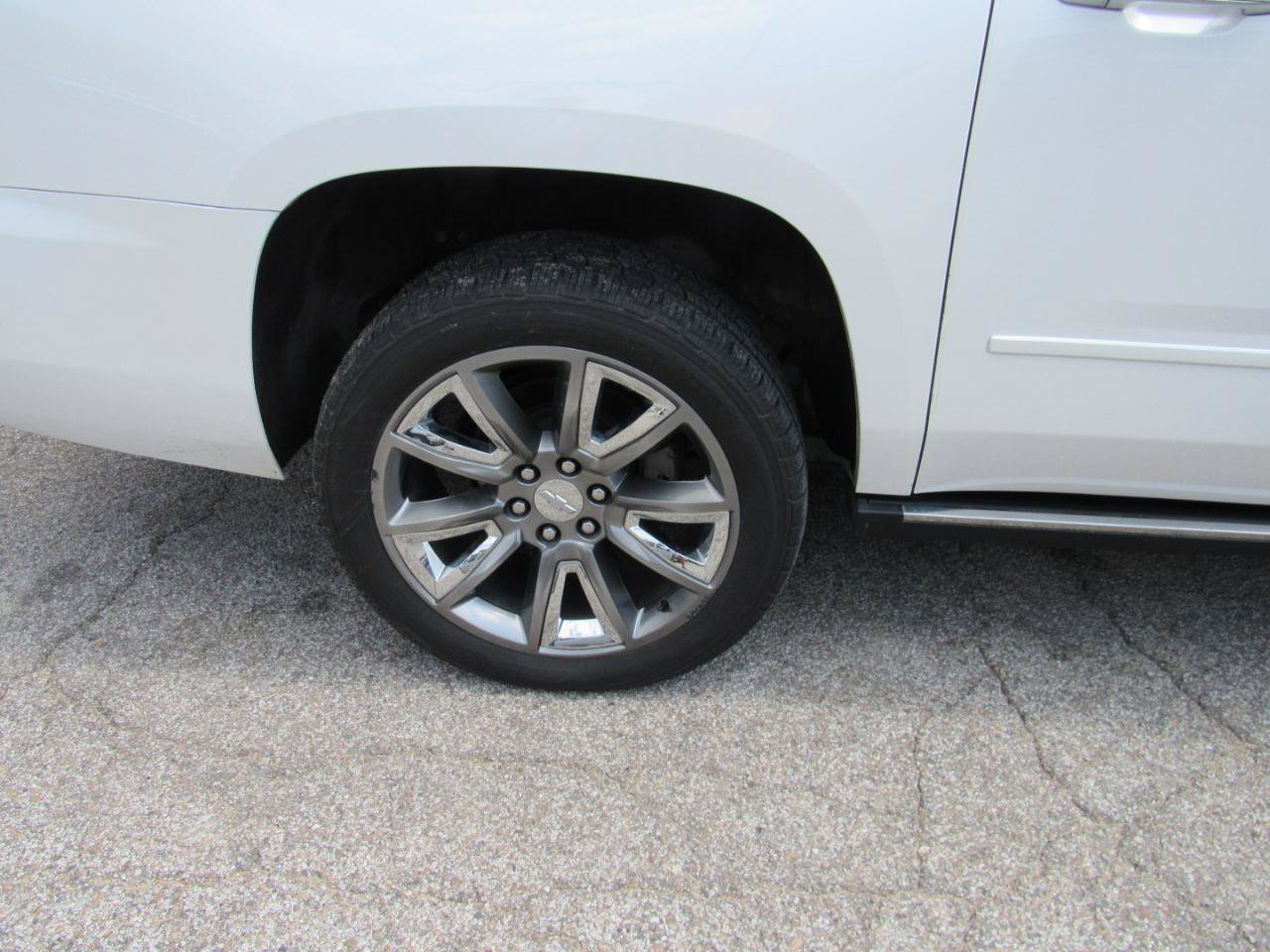Used 2016 Chevrolet Suburban LTZ AWD/4WD image 4