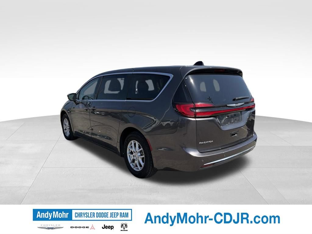 Used 2023 Chrysler Pacifica Touring-L FWD image 5