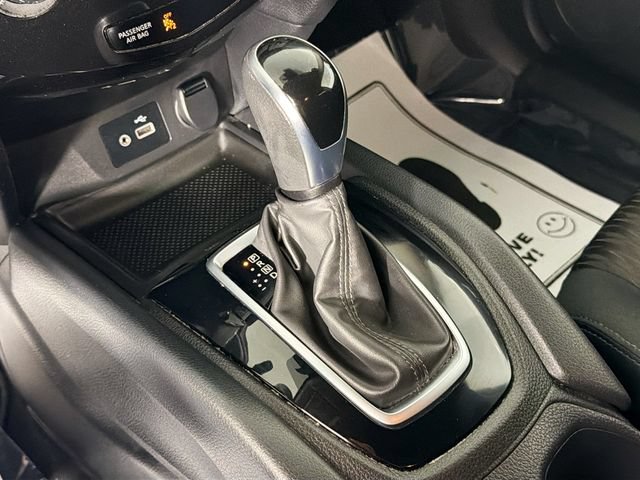 Used 2020 Nissan Rogue SV AWD/4WD image 16
