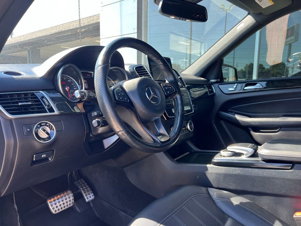 Used 2019 Mercedes-Benz GLE 400 4MATIC image 2