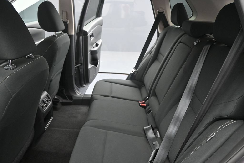 Used 2024 Nissan Rogue S FWD image 17