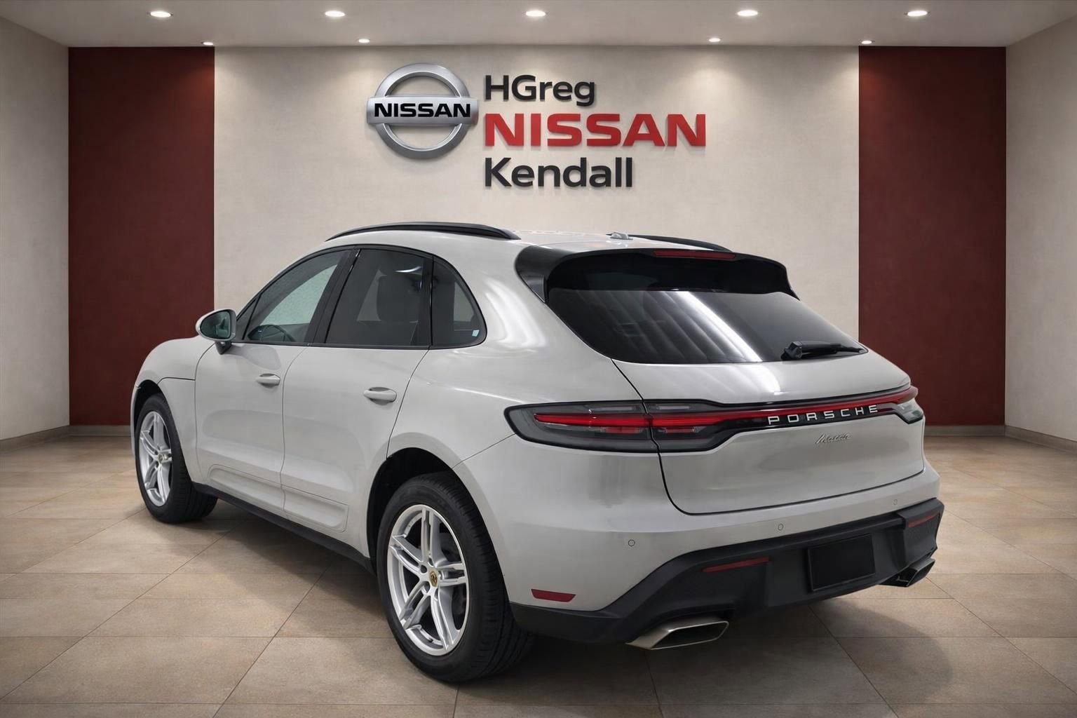 Used 2023 Porsche Macan AWD/4WD image 2
