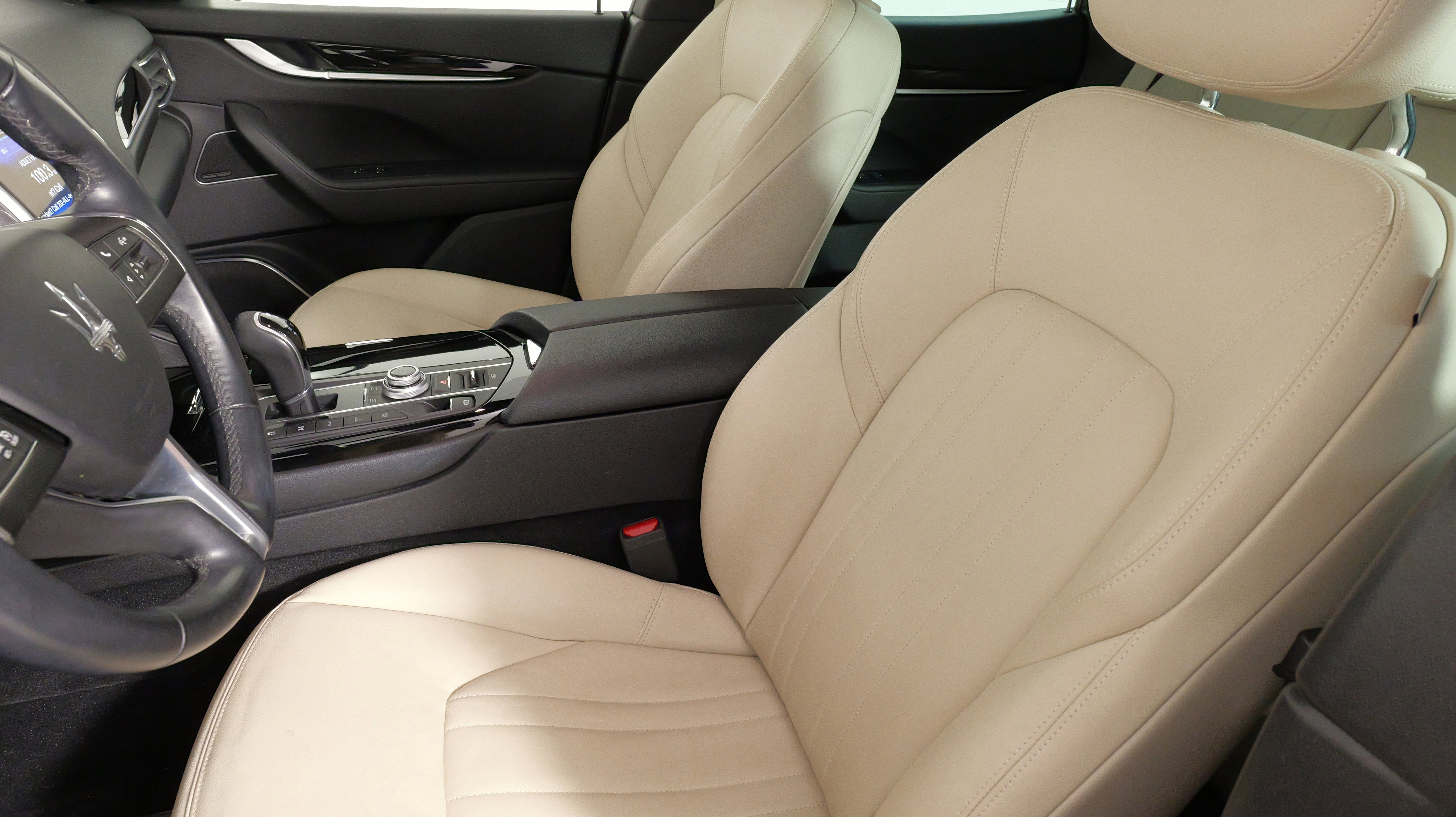 Used 2018 Maserati Levante image 30