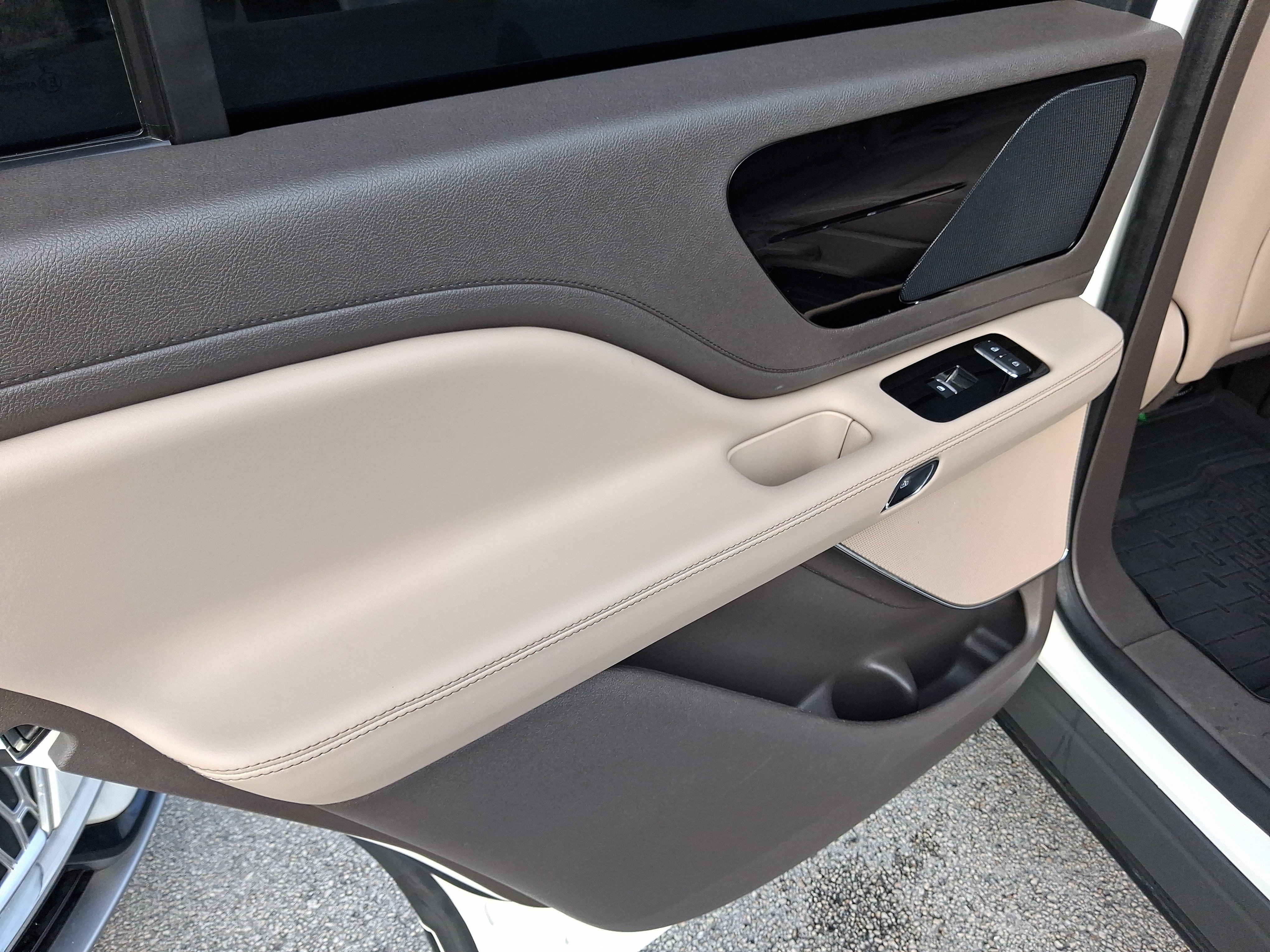 Used 2020 Lincoln Aviator 2WD image 9