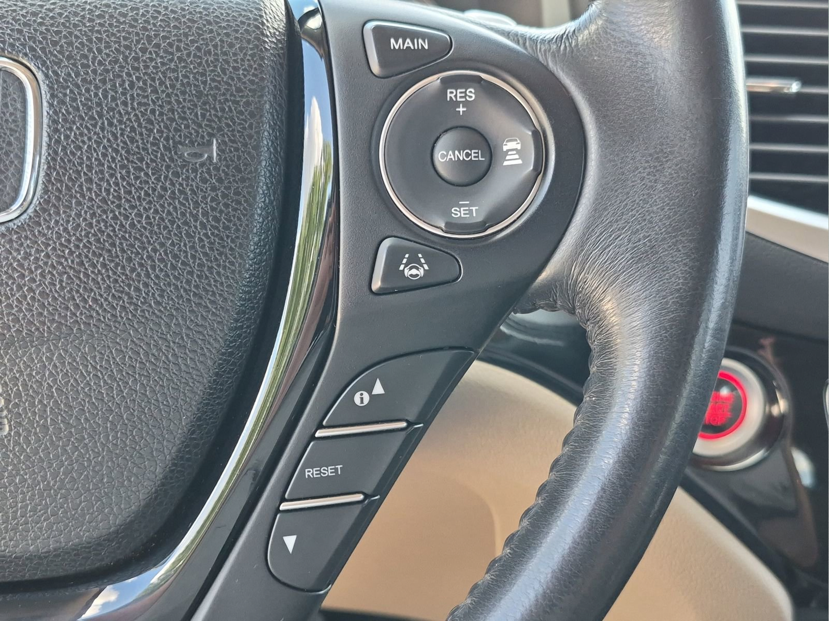 Used 2016 Honda Pilot Touring image 10