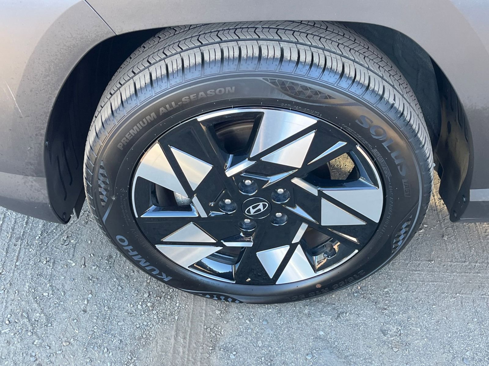 Used 2025 Volkswagen Atlas SE image 30