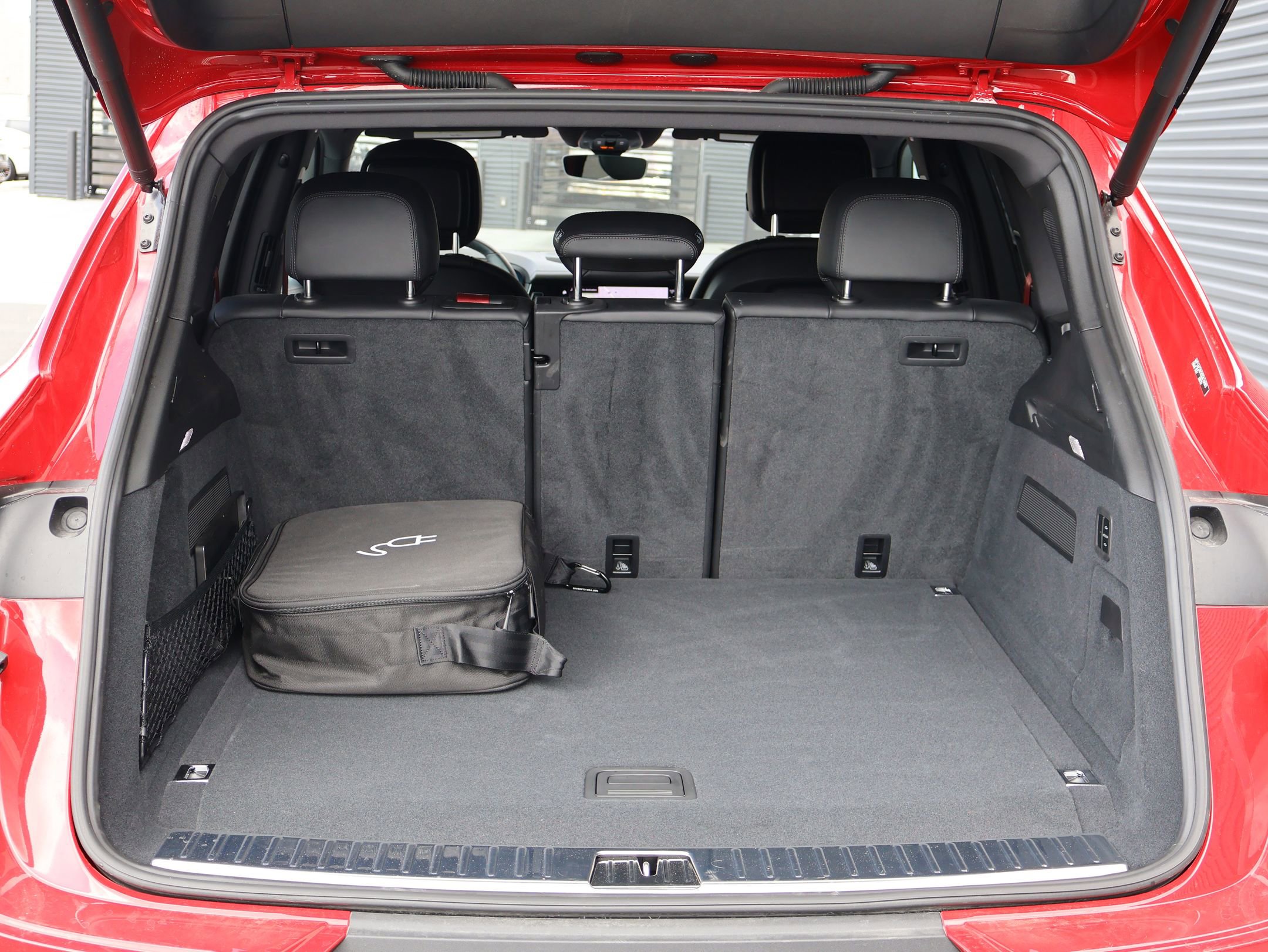 Certified 2025 Porsche Cayenne E-Hybrid image 25