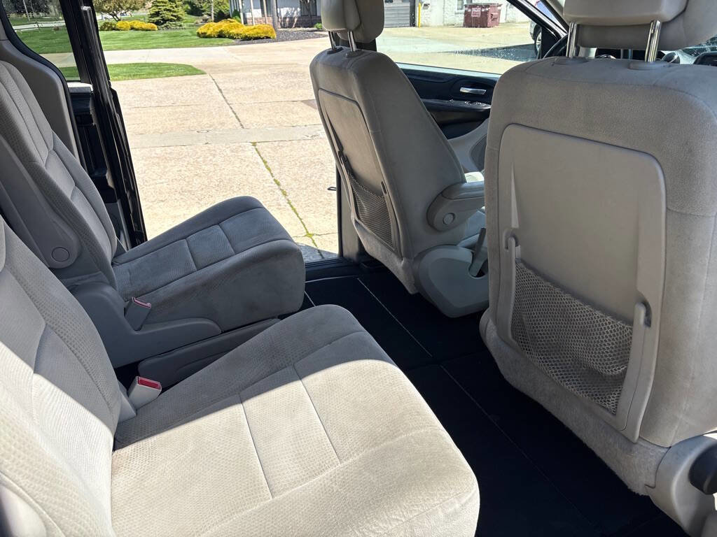 Used 2013 Dodge Grand Caravan SE FWD image 12