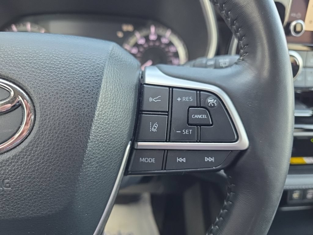 Used 2023 Toyota Highlander XLE AWD/4WD image 23