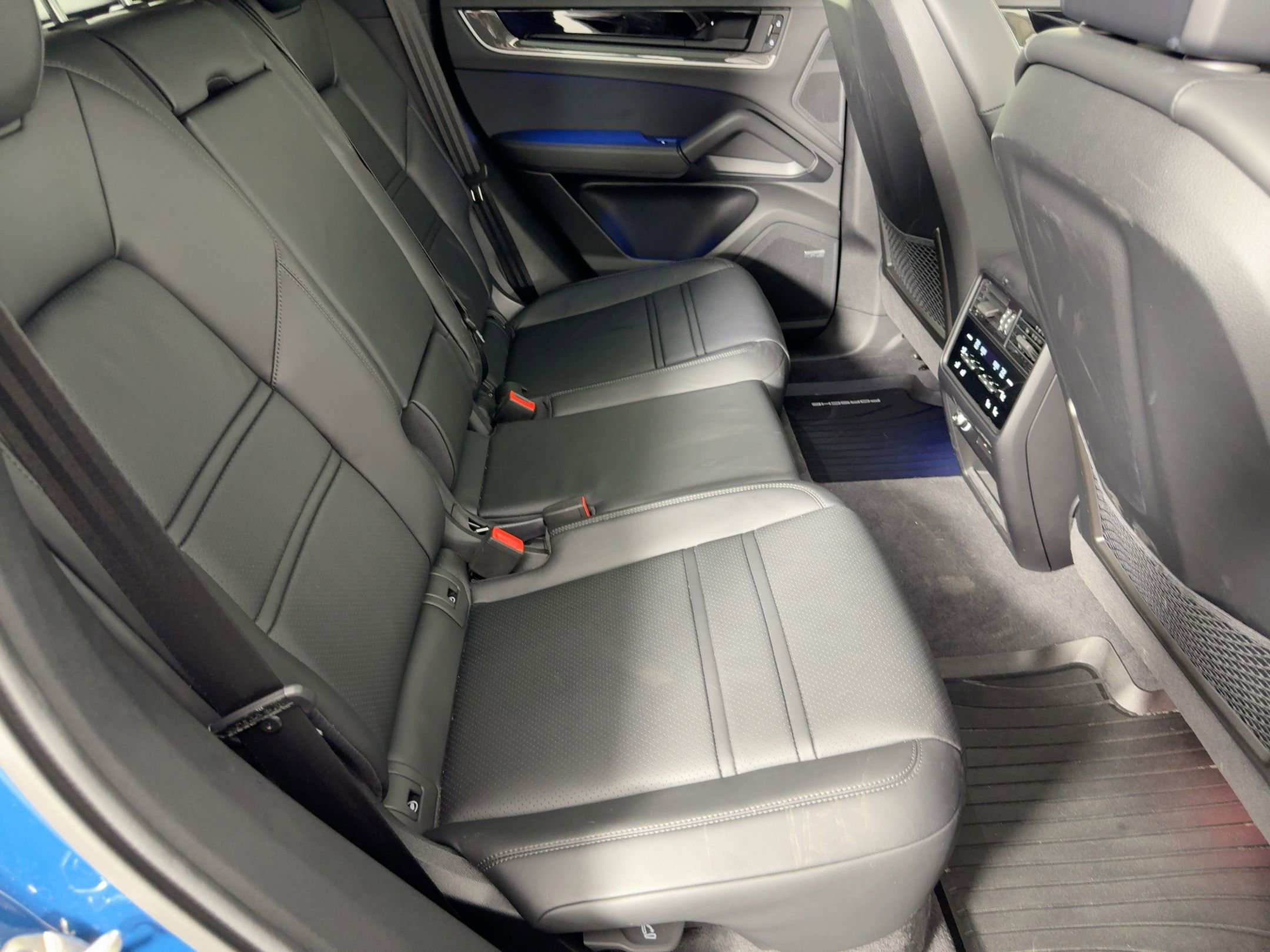 Certified 2025 Porsche Cayenne Coupe image 29